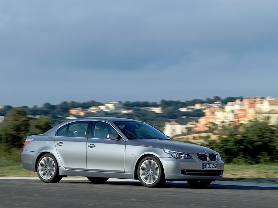  BMW 530i 2007 года  (фото 16 из 30)